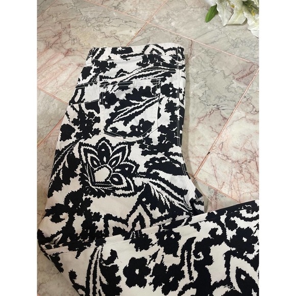 Chico's Pants - So lifting Chicos pants 1.5 crop NWOT